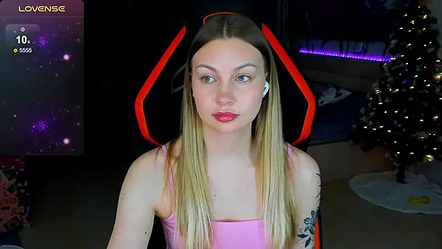 Snapshot of BiMolly chatting on February 3, 2026, 11:32 pm BiMolly online show from February 3, 2026, 11:32 pm