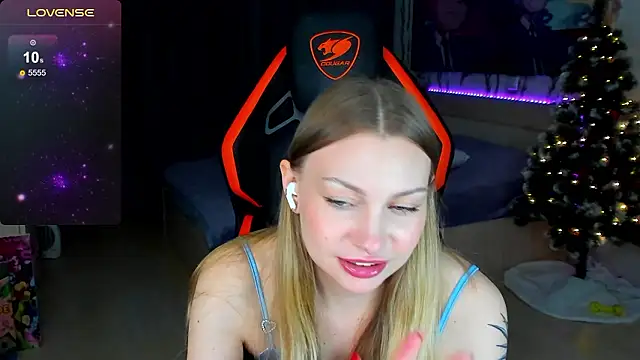 Snapshot of BiMolly chatting on February 11, 2026, 10:48 pm BiMolly online show from February 11, 2026, 10:48 pm