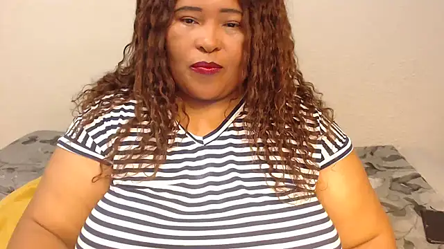 Snapshot of zandile chatting on December 18, 2024, 8:36 pm zandile online show from December 18, 2024, 8:36 pm
