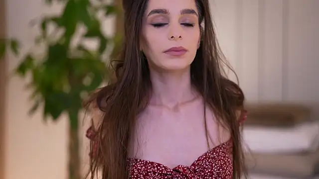 DoviaClaire online show from December 17, 2025, 8:09 am