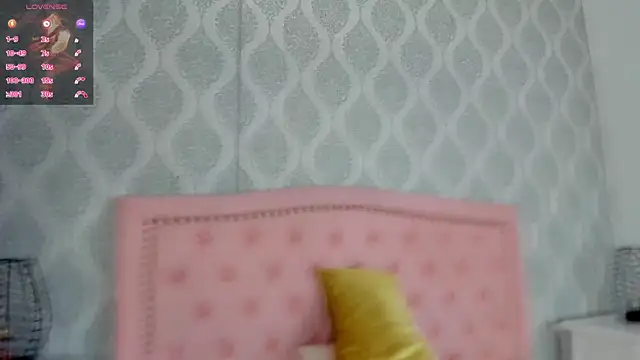 Princsgirl  online show from July 16, 2026, 7:20 pm