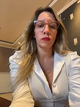 Gatitacarlita online show from February 27, 2026, 5:46 pm