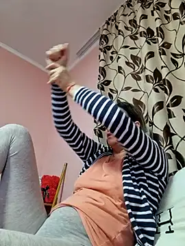 IsabelleCraft online show from March 6, 2025, 7:03 am