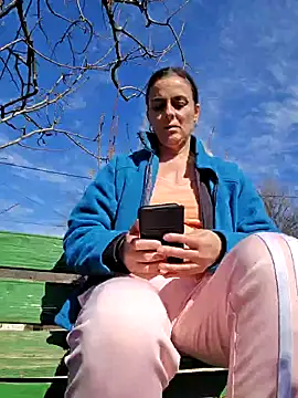 Snapshot of IsabelleCraft chatting on March 7, 2025, 10:35 am IsabelleCraft online show from March 7, 2025, 10:35 am