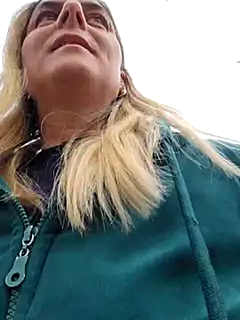 Snapshot of IsabelleCraft chatting on March 22, 2025, 1:41 pm IsabelleCraft online show from March 22, 2025, 1:41 pm