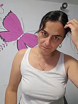 Snapshot of IsabelleCraft chatting on November 10, 2025, 11:42 am IsabelleCraft online show from November 10, 2025, 11:42 am