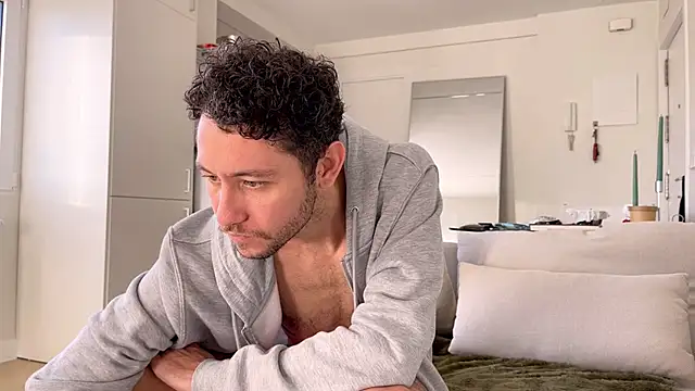 Snapshot of Harry_Jen chatting on December 23, 2024, 8:55 am Harry Jen online show from December 23, 2024, 8:55 am