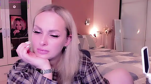 Libby Nora online show from October 4, 2025, 9:51 am