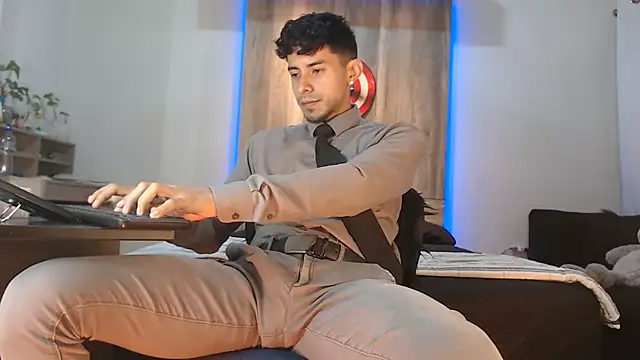 Andrew 4  online show from October 8, 2025, 3:37 am