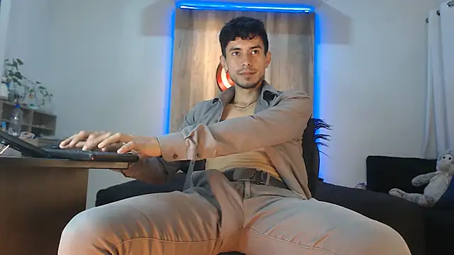 Andrew 4  online show from October 16, 2025, 4:02 am