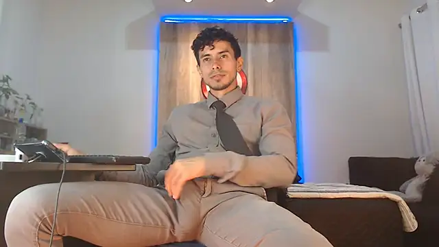 Andrew 4  online show from October 27, 2025, 4:49 am