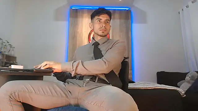 Andrew 4  online show from October 31, 2025, 2:45 am