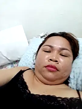 XXLorie 02 online show from September 17, 2025, 12:45 am