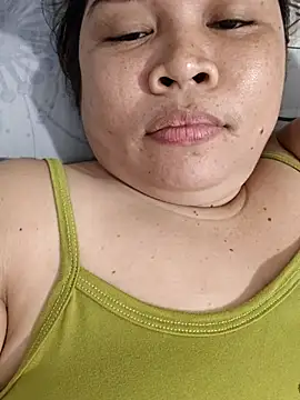 XXLorie 02 online show from May 14, 2026, 12:23 pm
