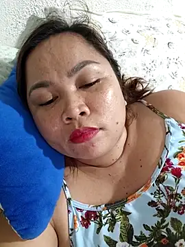 XXLorie 02 online show from June 27, 2026, 12:22 pm