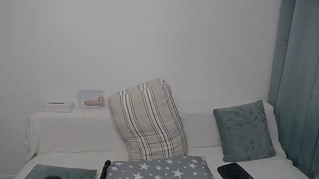 erikaerika online show from October 4, 2025, 3:37 am