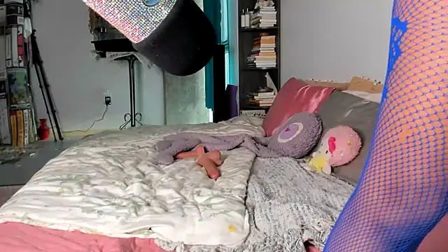 kawaiiibabiii online show from March 13, 2025, 3:54 am