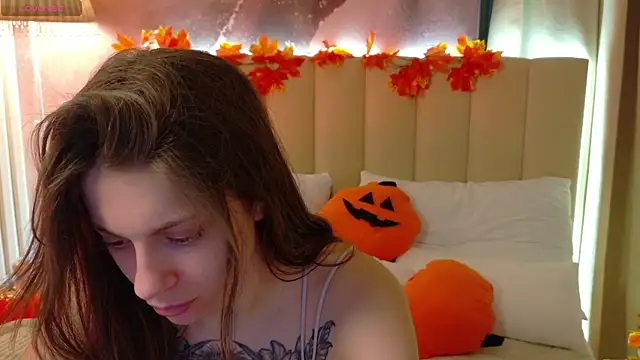 Eille Elfie online show from October 23, 2025, 4:45 am