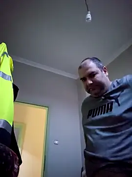 Andrew1900529 online show from December 17, 2025, 6:19 am