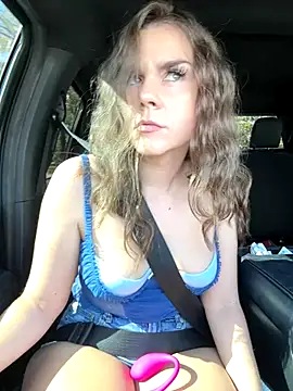 MaggyMayI online show from November 26, 2025, 4:52 pm