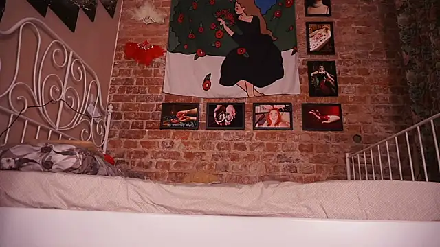 Evelively online show from December 19, 2025, 2:18 am