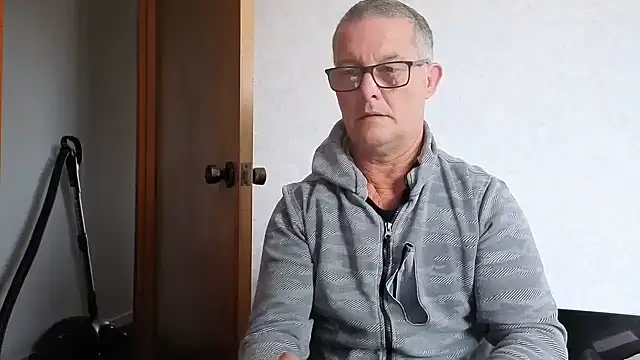 Snapshot of bigballnz chatting on October 3, 2025, 8:39 pm bigballnz online show from October 3, 2025, 8:39 pm