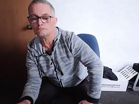 Snapshot of bigballnz chatting on October 12, 2025, 8:19 pm bigballnz online show from October 12, 2025, 8:19 pm