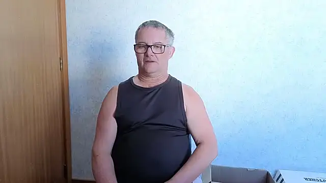 Snapshot of bigballnz chatting on October 24, 2025, 8:27 pm bigballnz online show from October 24, 2025, 8:27 pm