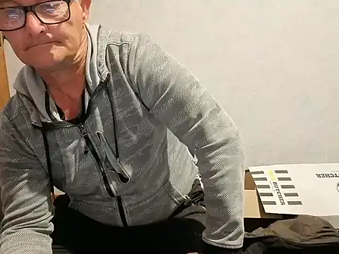 Snapshot of bigballnz chatting on October 31, 2025, 8:04 am bigballnz online show from October 31, 2025, 8:04 am