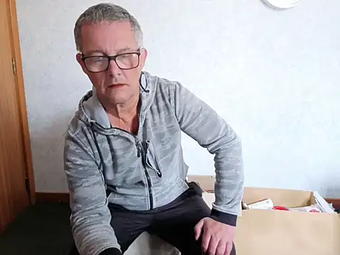 Snapshot of bigballnz chatting on November 3, 2025, 8:10 pm bigballnz online show from November 3, 2025, 8:10 pm