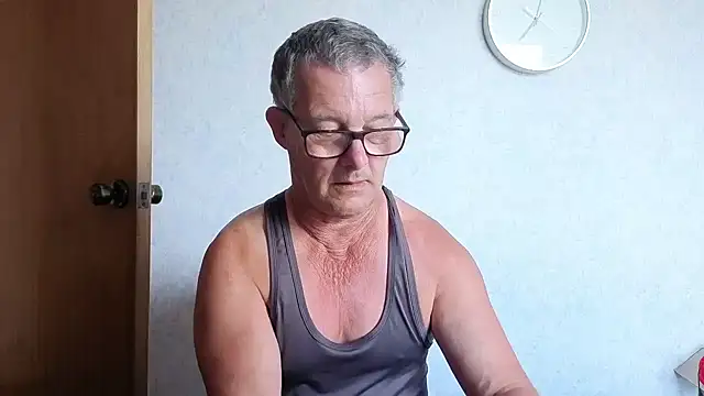 Snapshot of bigballnz chatting on November 6, 2025, 5:58 pm bigballnz online show from November 6, 2025, 5:58 pm