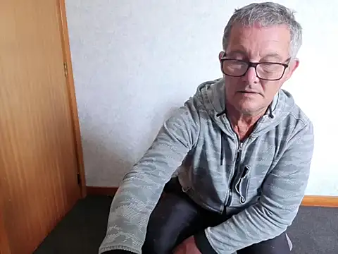 Snapshot of bigballnz chatting on November 10, 2025, 10:42 pm bigballnz online show from November 10, 2025, 10:42 pm