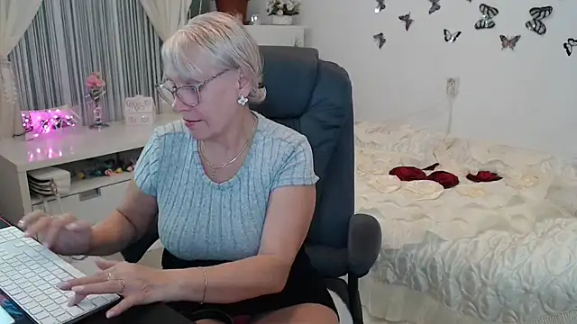 Ghertrude52 online show from October 6, 2025, 3:04 am