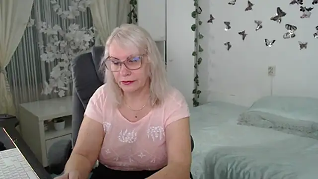 Ghertrude52 online show from April 11, 2026, 4:06 am