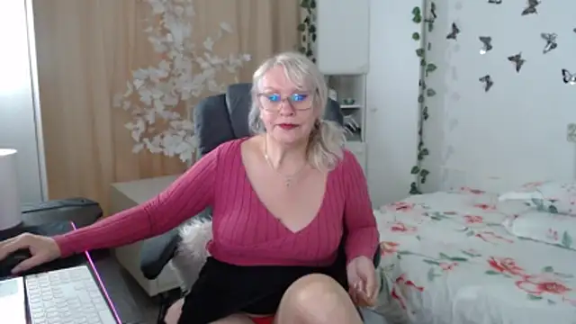Ghertrude52 online show from May 10, 2026, 4:28 am