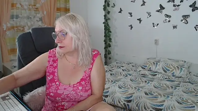 Snapshot of Ghertrude52 chatting on July 7, 2026, 5:10 am Ghertrude52 online show from July 7, 2026, 5:10 am