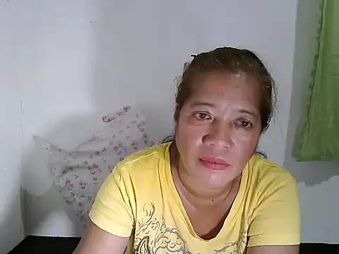 Snapshot of wethornypussy4u chatting on February 26, 2025, 12:16 am wethornypussy4u online show from February 26, 2025, 12:16 am