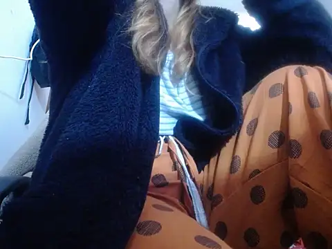 Mia davis01 online show from September 20, 2025, 7:04 pm