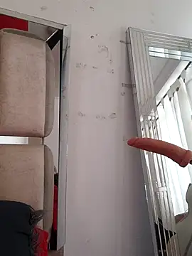 chelaqueen  online show from December 2, 2025, 4:35 pm