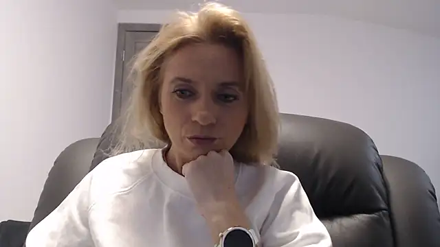 Snapshot of MysticCreature chatting on January 6, 2025, 5:19 am MysticCreature online show from January 6, 2025, 5:19 am