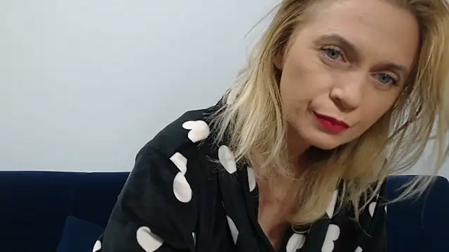 Snapshot of MysticCreature chatting on October 6, 2025, 3:15 am MysticCreature online show from October 6, 2025, 3:15 am