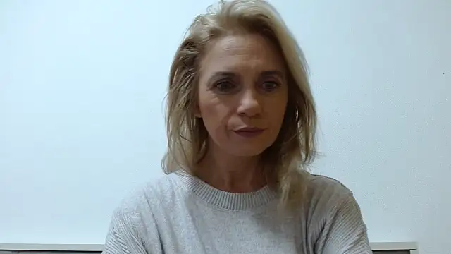 Snapshot of MysticCreature chatting on October 21, 2025, 3:18 am MysticCreature online show from October 21, 2025, 3:18 am