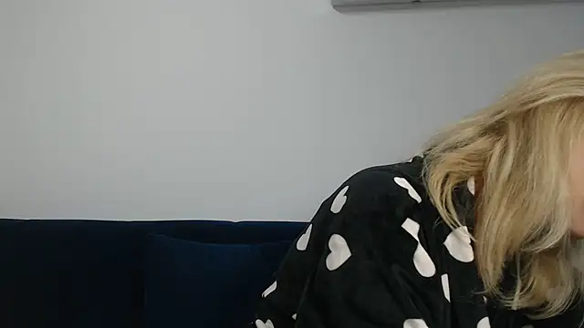 Snapshot of MysticCreature chatting on November 3, 2025, 4:14 am MysticCreature online show from November 3, 2025, 4:14 am