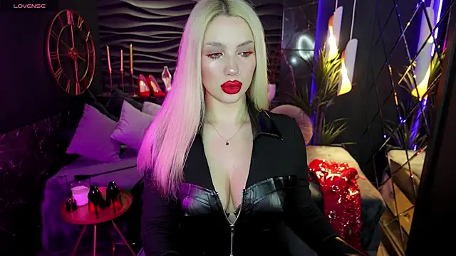 Snapshot of MistressDarsy chatting on December 22, 2024, 10:06 am MistressDarsy online show from December 22, 2024, 10:06 am