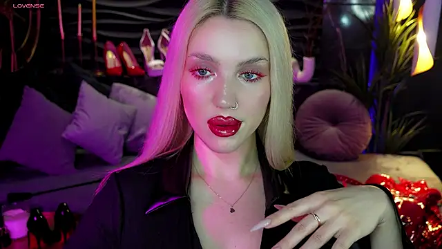 Snapshot of MistressDarsy chatting on December 22, 2024, 1:11 pm MistressDarsy online show from December 22, 2024, 1:11 pm