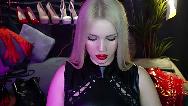 Snapshot of MistressDarsy chatting on December 27, 2024, 5:16 pm MistressDarsy online show from December 27, 2024, 5:16 pm