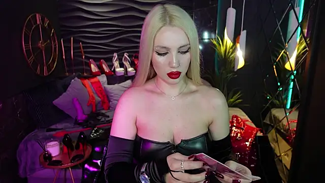 Snapshot of MistressDarsy chatting on January 23, 2025, 5:10 pm MistressDarsy online show from January 23, 2025, 5:10 pm
