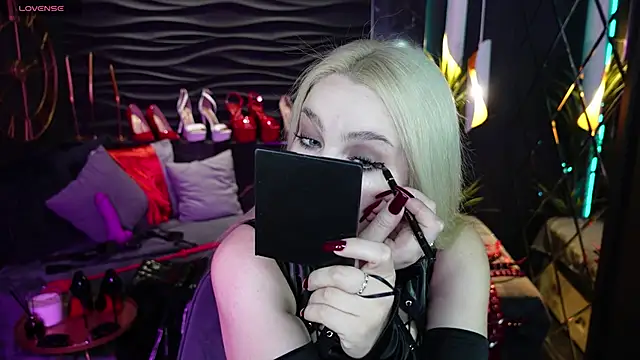 Snapshot of MistressDarsy chatting on January 24, 2025, 6:03 am MistressDarsy online show from January 24, 2025, 6:03 am