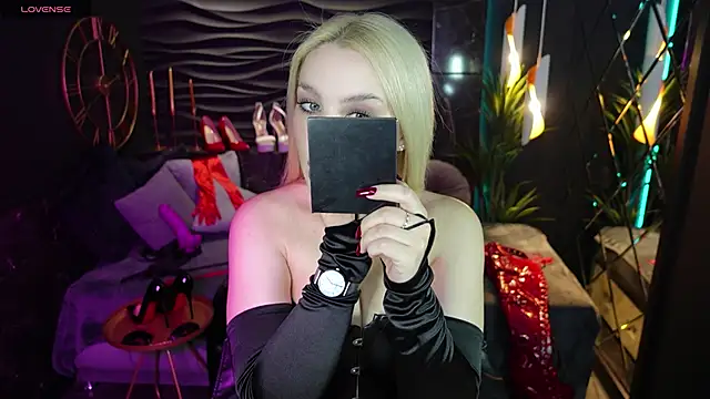 Snapshot of MistressDarsy chatting on January 27, 2025, 2:02 pm MistressDarsy online show from January 27, 2025, 2:02 pm