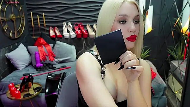 Snapshot of MistressDarsy chatting on February 18, 2025, 5:53 pm MistressDarsy online show from February 18, 2025, 5:53 pm